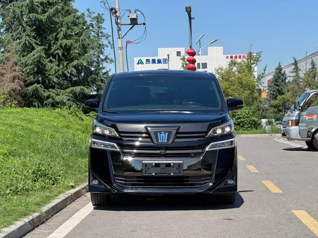 Toyota Vellfire — Фото автомобиля 2