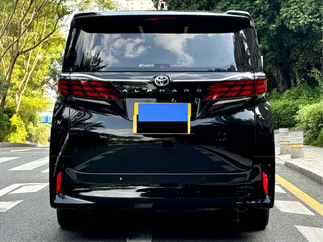 Toyota Alphard — Фото автомобиля 5
