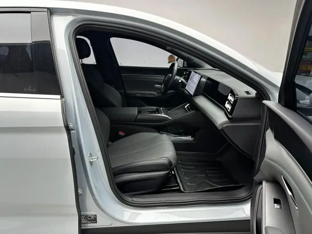 BYD Qin L — Фото автомобиля 11