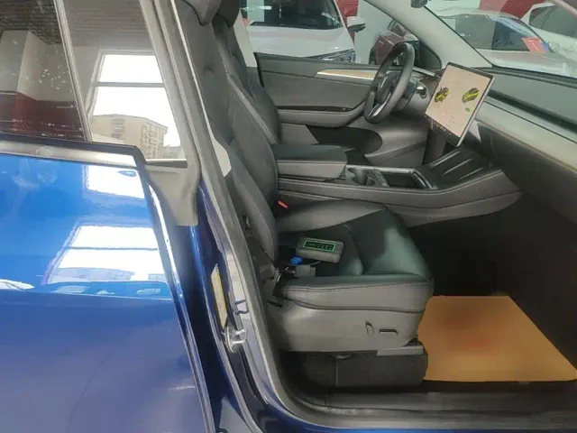 Tesla Model Y — Фото автомобиля 24