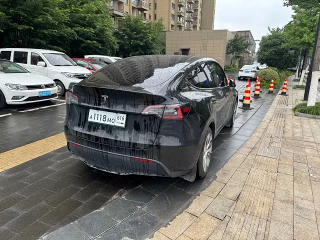 Tesla Model Y — Фото автомобиля 6