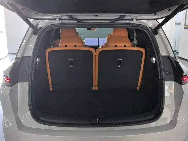Li Auto i8 — Фото автомобиля 4