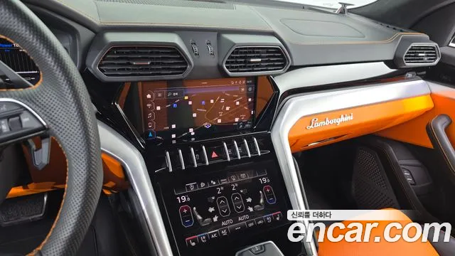 Lamborghini Urus — Фото автомобиля 24