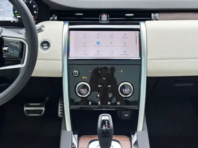 Land Rover Discovery Sport — Фото автомобиля 8