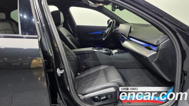 BMW 5 Series G60 — Фото автомобиля 17