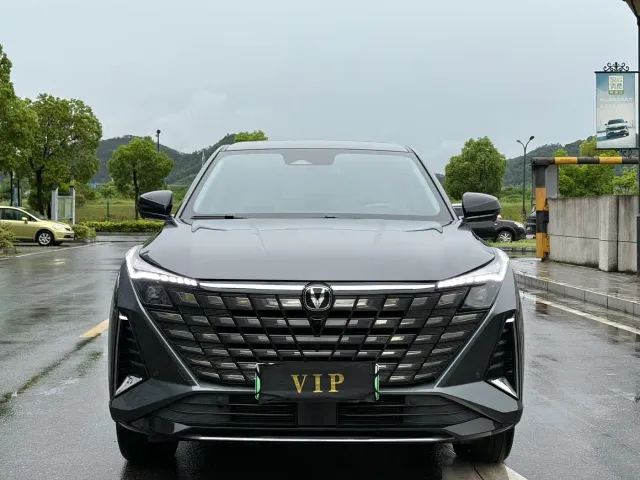 Фотография автомобиля — Changan UNI-Z
