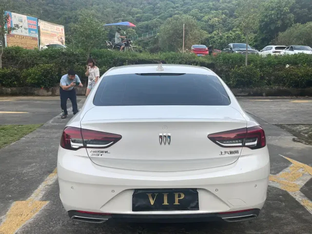 Buick Regal — Фото автомобиля 17
