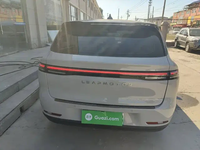 Leapmotor C10 — Фото автомобиля 5