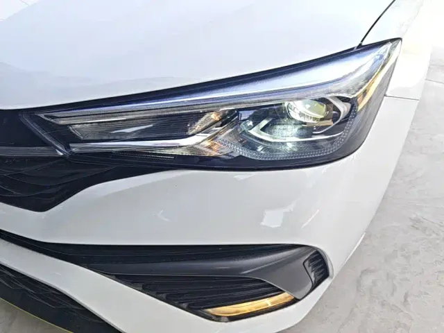 Roewe i5 — Фото автомобиля 23