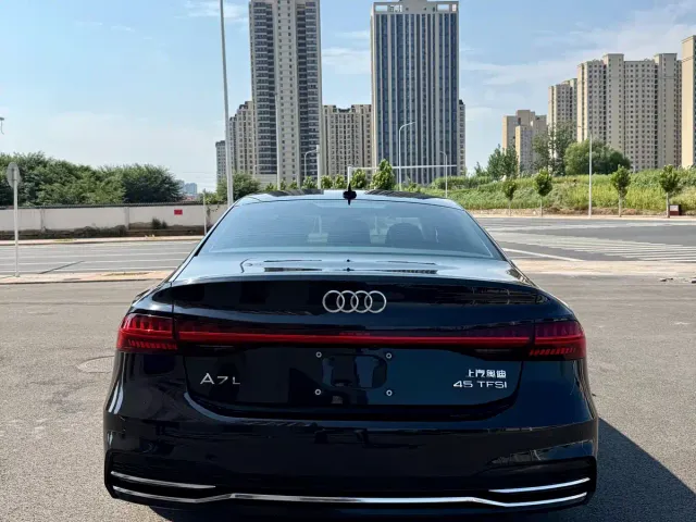 Audi A7L — Фото автомобиля 5