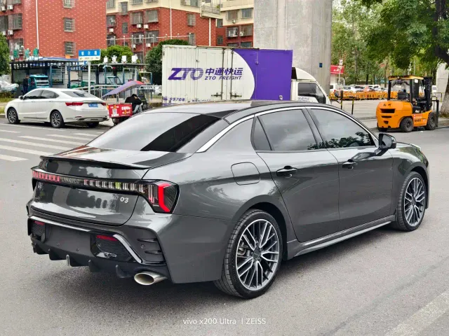 Lynk & Co 03 — Фото автомобиля 12