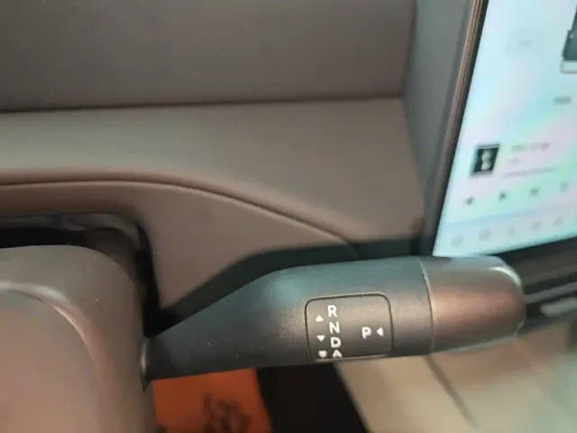 Li Auto MEGA — Фото автомобиля 13