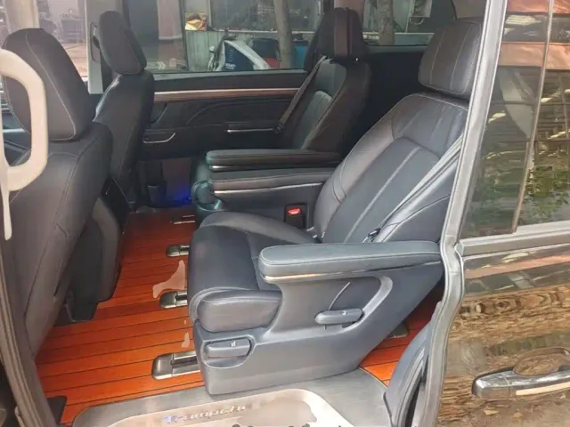 GAC Trumpchi M8 — Фото автомобиля 16