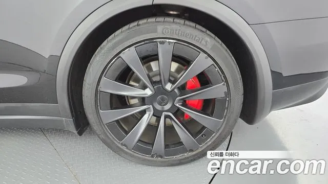 Tesla Model X — Фото автомобиля 6