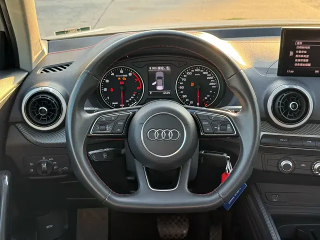 Audi Q2L — Фото автомобиля 17