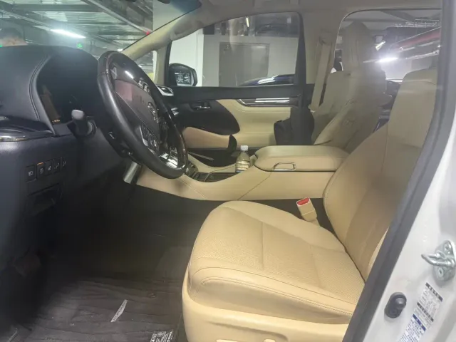 Toyota Alphard — Фото автомобиля 10