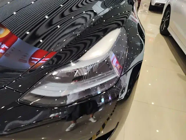 Tesla Model 3 — Фото автомобиля 23