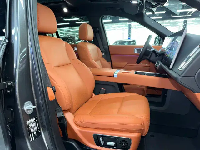 Li Auto L8 — Фото автомобиля 11