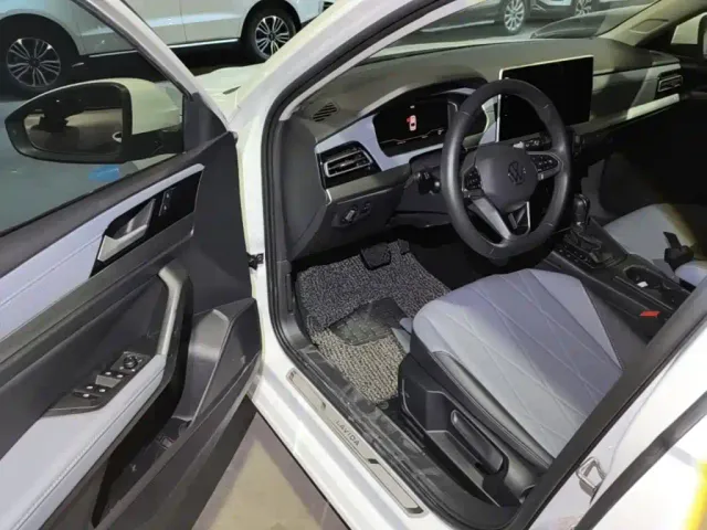 Volkswagen Lavida — Фото автомобиля 15