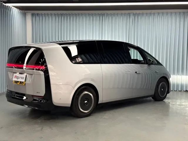 Li Auto MEGA — Фото автомобиля 11