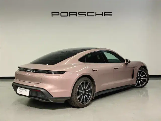 Porsche Taycan — Фото автомобиля 10