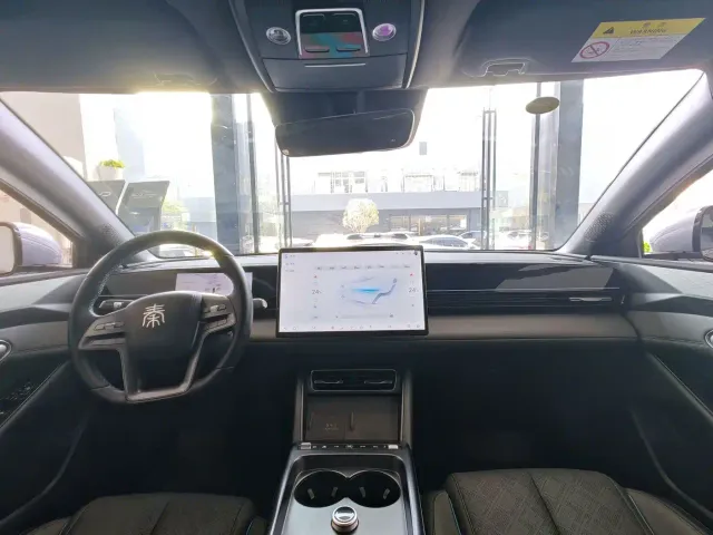 BYD Qin L — Фото автомобиля 9