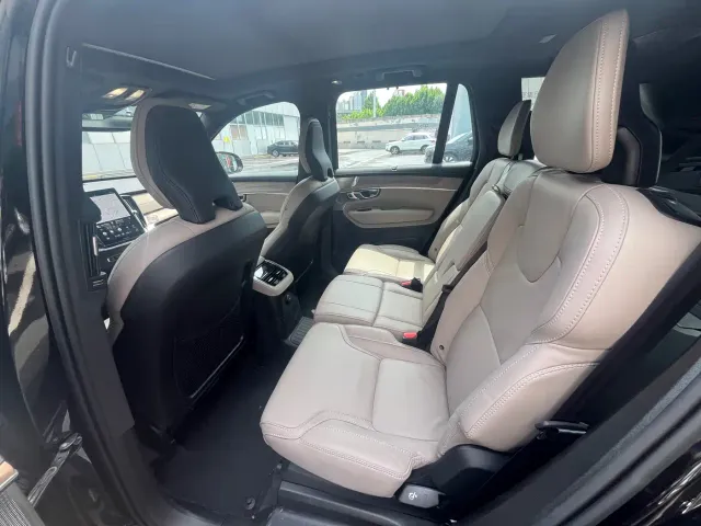Volvo XC90 — Фото автомобиля 10