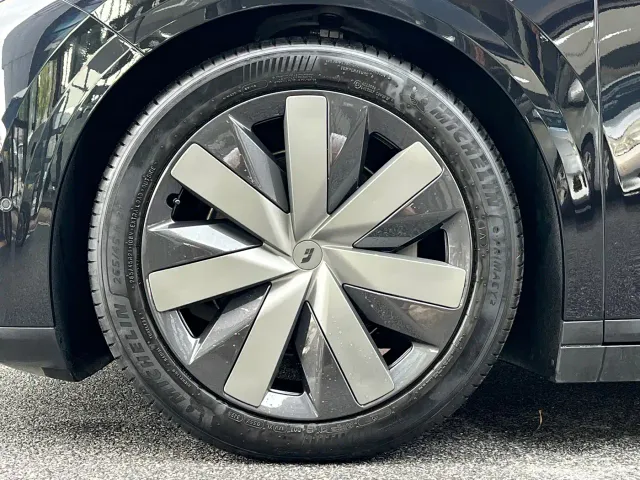 Li Auto i8 — Фото автомобиля 17