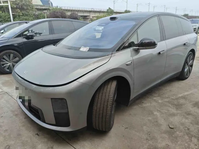Фотография автомобиля — Li Auto i8