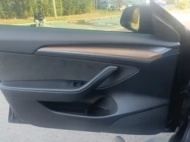 Tesla Model 3 — Фото автомобиля 7