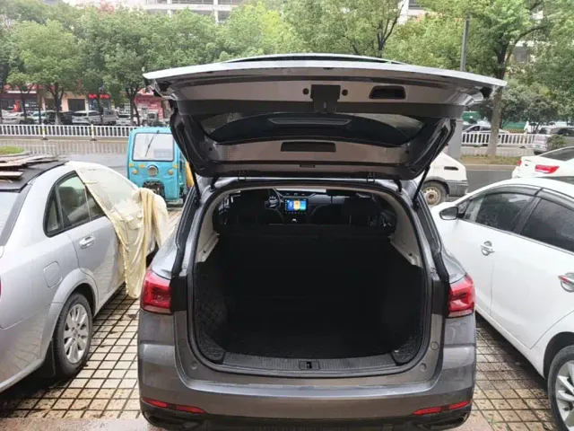 Roewe RX3 — Фото автомобиля 18