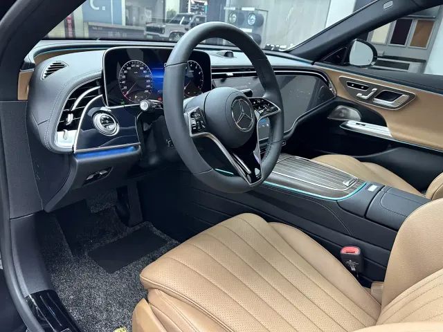 Mercedes-Benz E-Class — Фото автомобиля 12