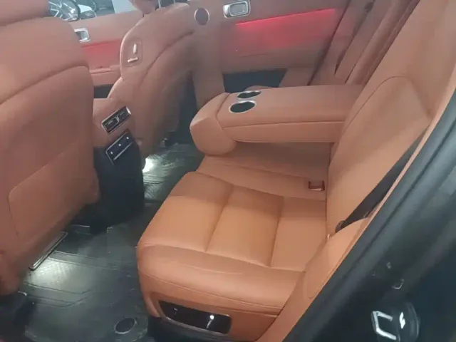 Li Auto L7 — Фото автомобиля 16