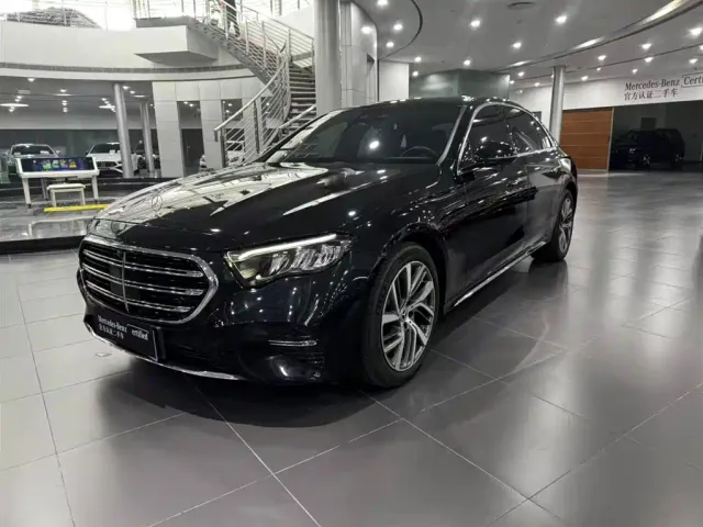 Фотография автомобиля — Mercedes-Benz E-Class