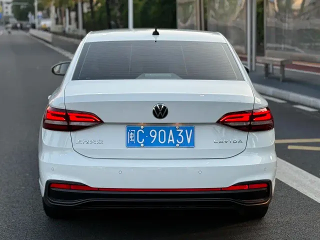 Volkswagen Lavida — Фото автомобиля 11