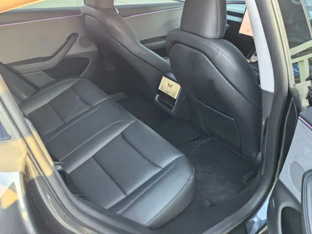 Tesla Model 3 — Фото автомобиля 4