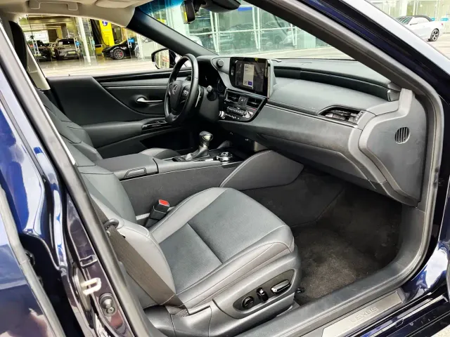 Lexus ES — Фото автомобиля 14