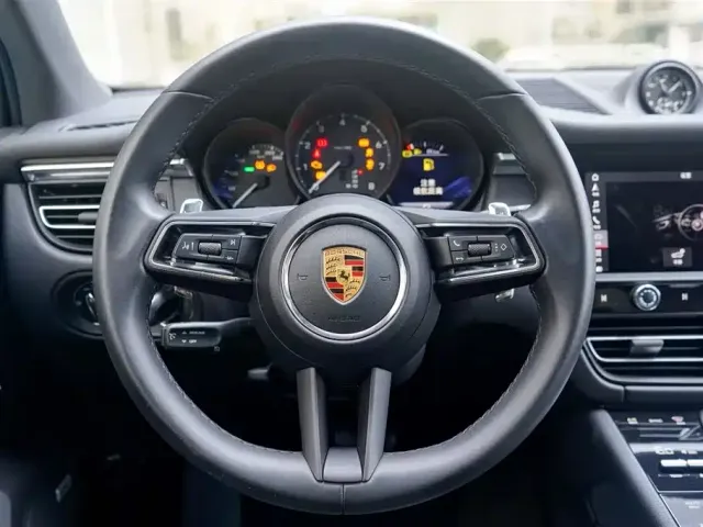 Porsche Macan — Фото автомобиля 9