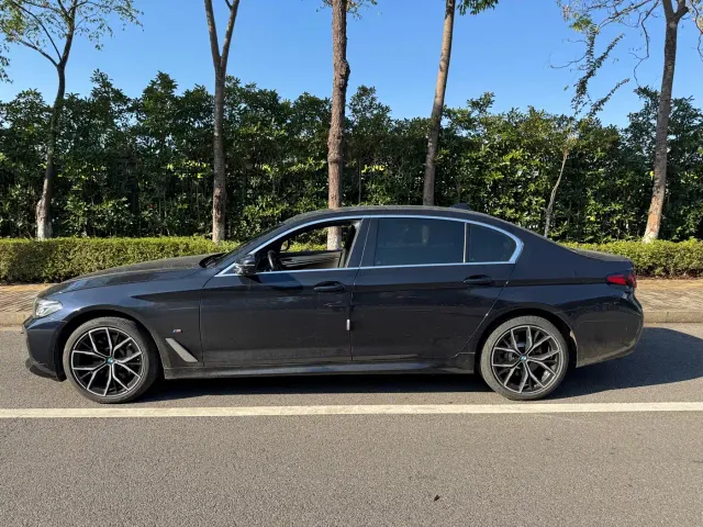 BMW 5 Series — Фото автомобиля 5