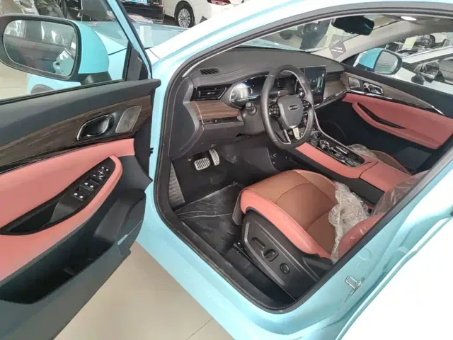Skyworth Auto HT-i — Фото автомобиля 11
