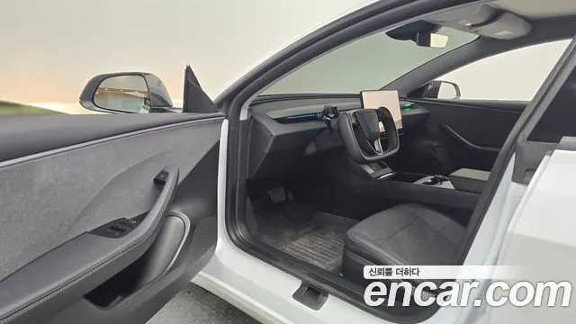 Tesla Model 3 — Фото автомобиля 15