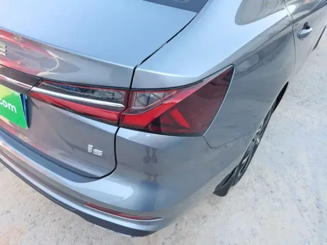 Roewe i5 — Фото автомобиля 7