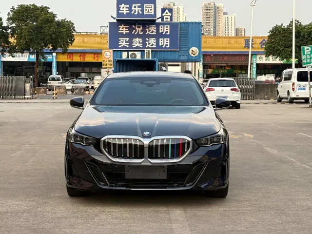 BMW 5 Series — Фото автомобиля 2