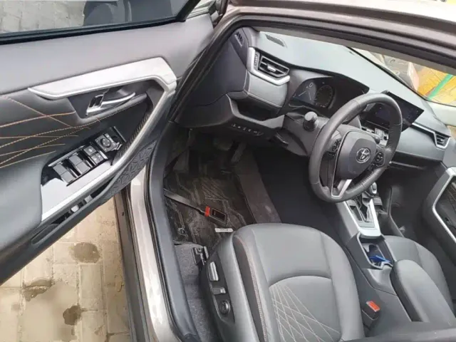 Toyota RAV4 — Фото автомобиля 15