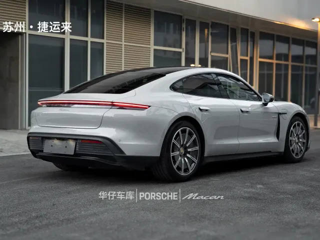 Porsche Taycan — Фото автомобиля 11