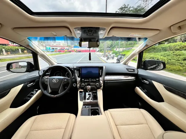 Toyota Alphard — Фото автомобиля 5