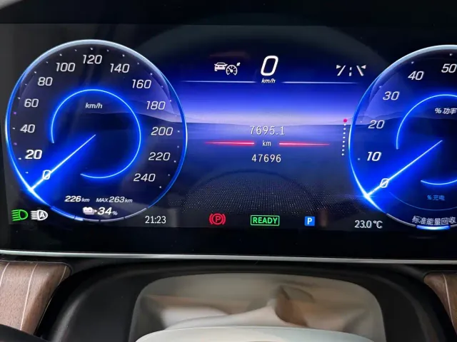 Mercedes-Benz EQE SUV — Фото автомобиля 12