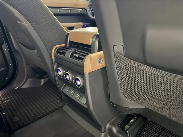 Land Rover Defender — Фото автомобиля 11
