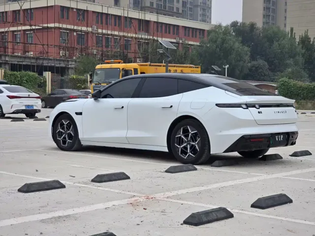 Lynk & Co 10 EM-P — Фото автомобиля 9