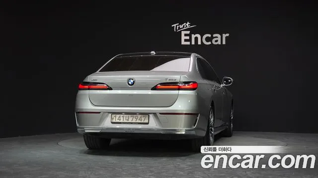 BMW 7 Series G70 — Фото автомобиля 4